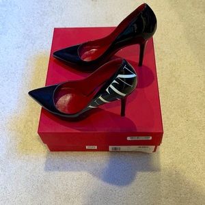 Valentino Garavani Black Pumps